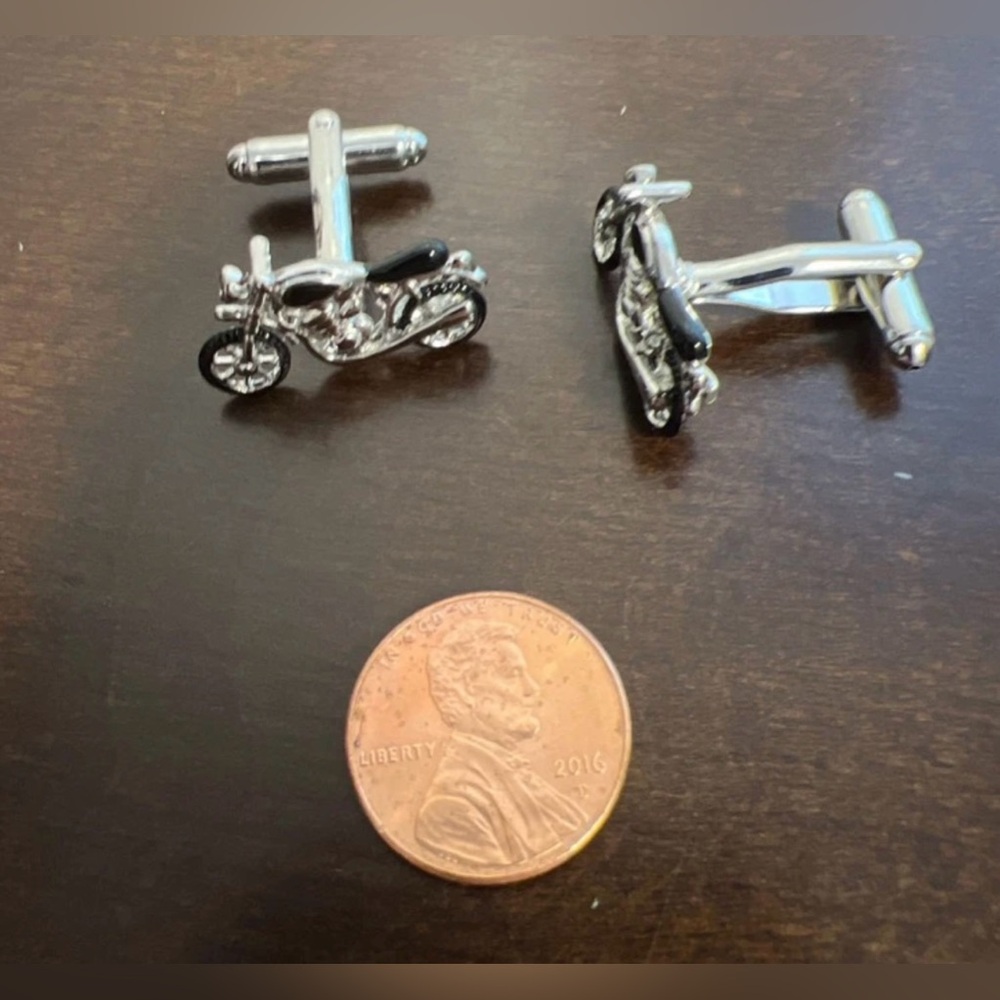 ‼️JUST RESTOCKED ‼️ Men’s Silvertone Motorcycle Cufflinks NWT - Picture 14 of 14